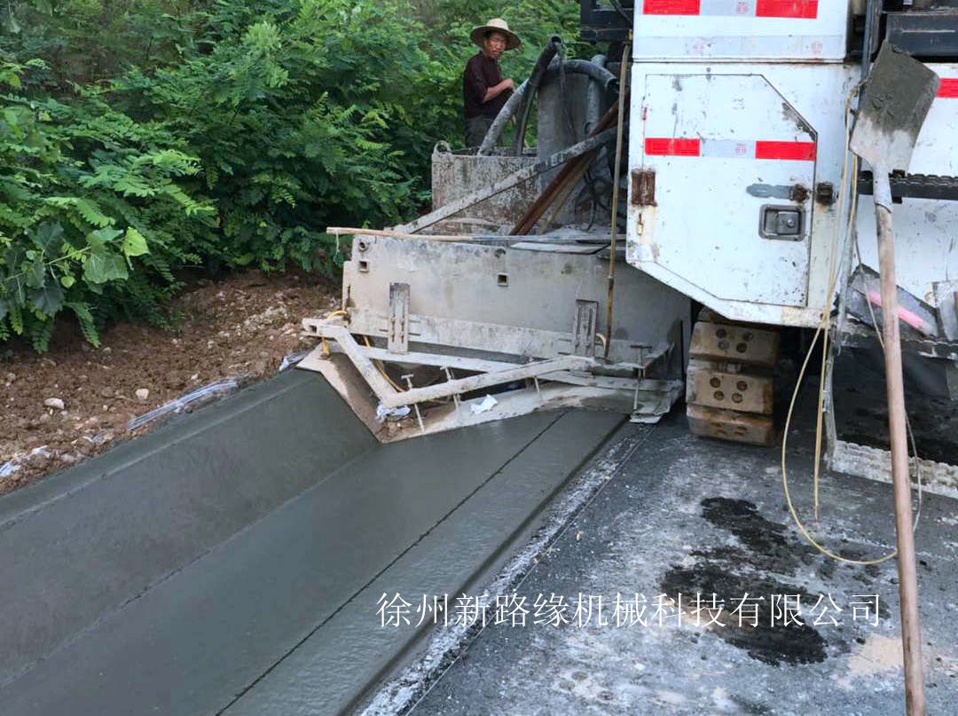 混凝土攤鋪機(jī)的施工技術(shù)、安全操作